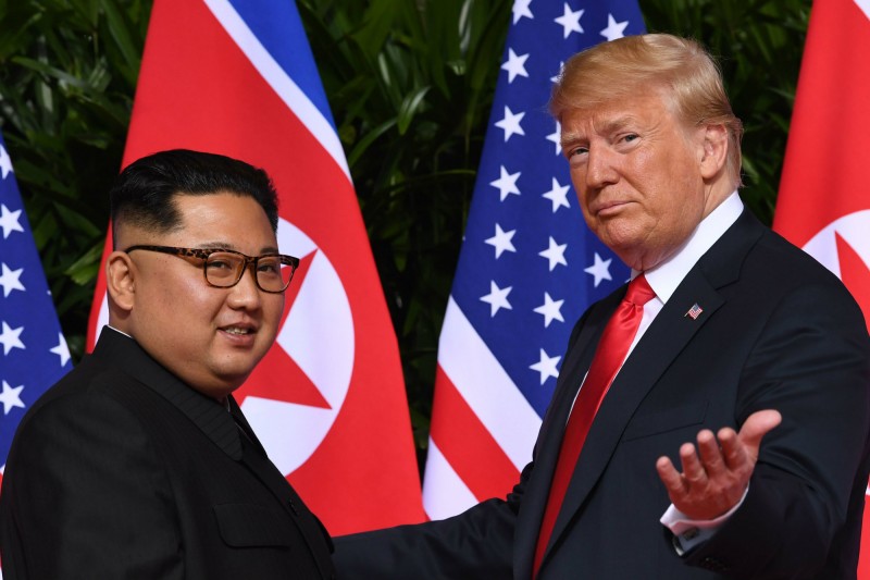 Trampova glorifikacija Kim Džong Una i otklanjanja nuklearne pretnje delovala je više kao samohvala jer je to samo neophodan prvi korak, a ne trajno rešenje spora